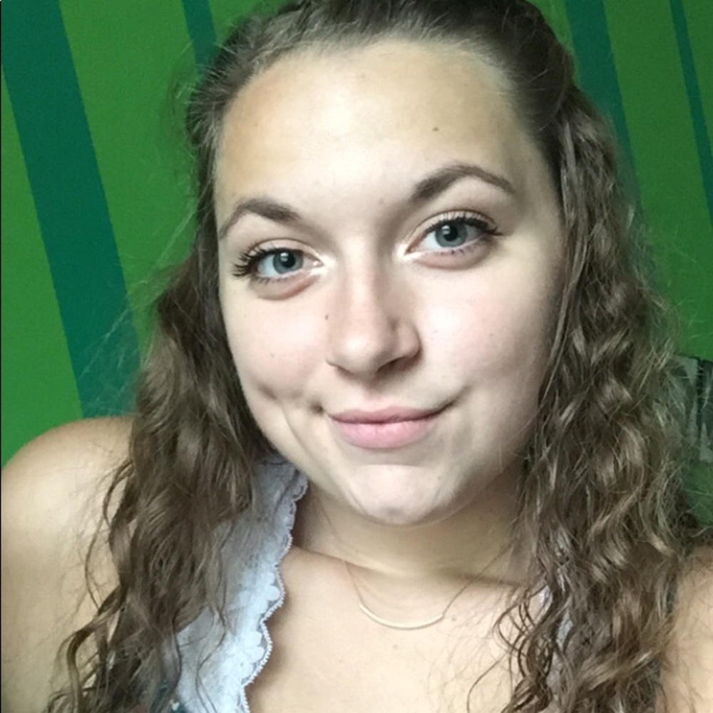 Meet your Posher, Lauren